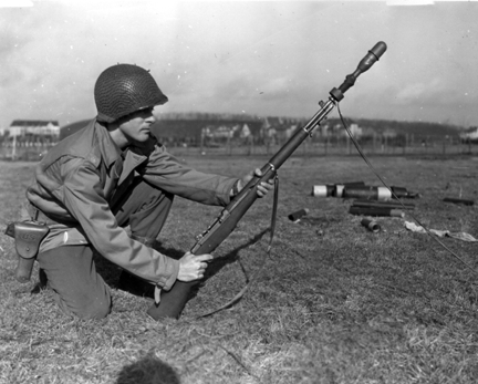 M1 Garand со снаряженной к стрельбе винтовочной гранатой
