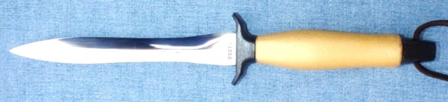 Один из первых ножей Gerber Mark II с позолоченной рукоятью