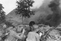 Бойцы Красной Армии с пулеметом Максим на Курской дуге