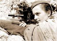 Людмила Павличенко с винтовкой СВТ-40 с прицелом ПУ