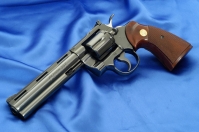 Револьвер Colt Python со стволом 6 дюймов