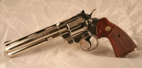 Револьвер Colt Python со стволом 6 дюймов