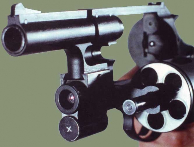 Револьвер ОЦ-20 «Гном», барабан откинут в сторону для перезарядки