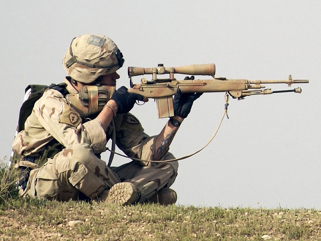 Американский снайпер с винтовкой M21 в Ираке, 2006 год